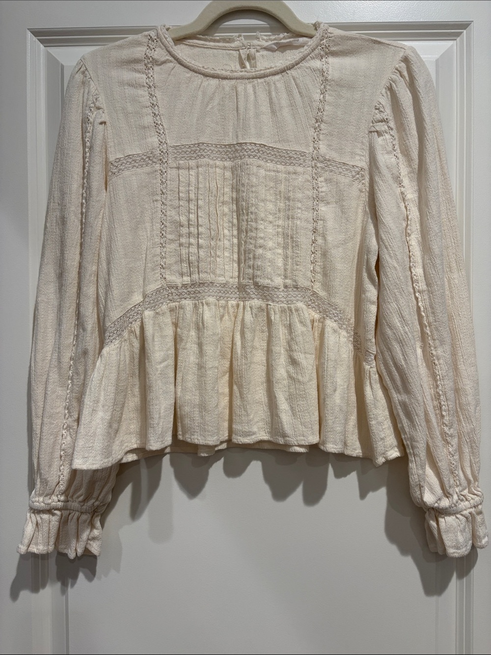 Mango Cream Women’s Textured Peasant Boho Blouse with Pintuck & Lace, size 2